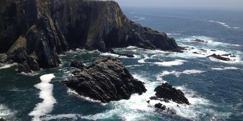 从复古到未来：切达头设计的百年演变与品牌形象周期性流行分析