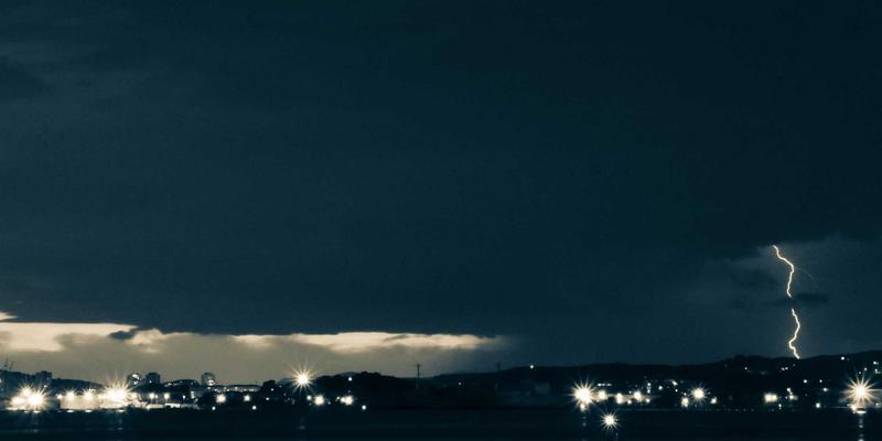 从工人发型到绅士象征：切达头设计的百年演变与品牌拟物化启示