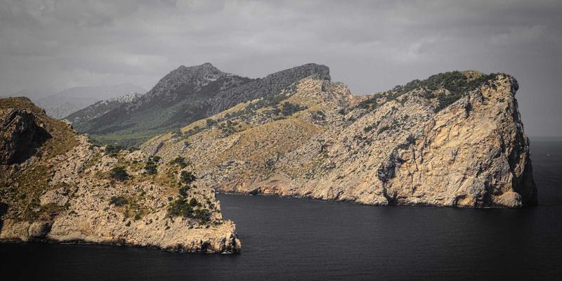 切达头设计背后的造型哲学：发型师工具选择与拟物化创意实践